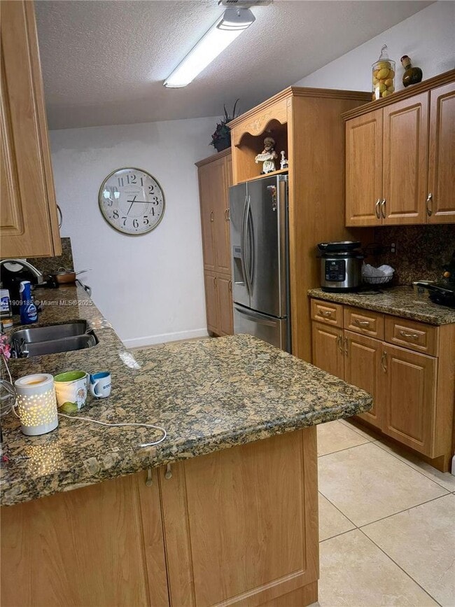 17242 NW 73rd Ave in Hialeah, FL - Building Photo - Building Photo