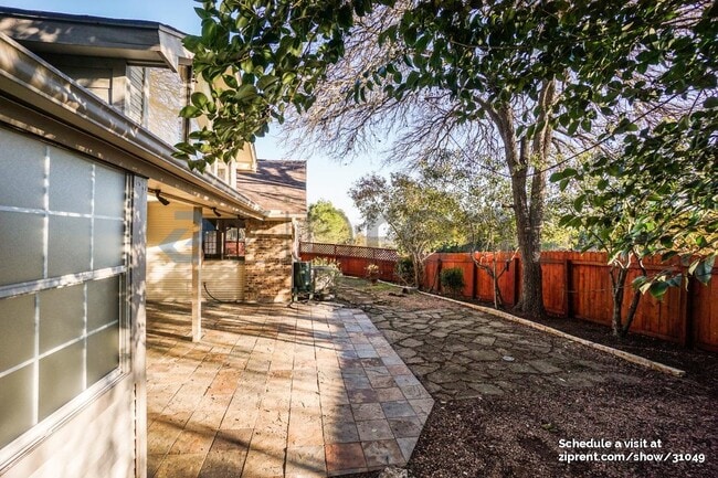 2120 Wychwood Dr in Austin, TX - Building Photo - Building Photo