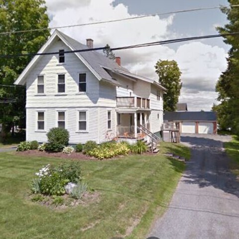 27 Teague St in Caribou, ME - Building Photo