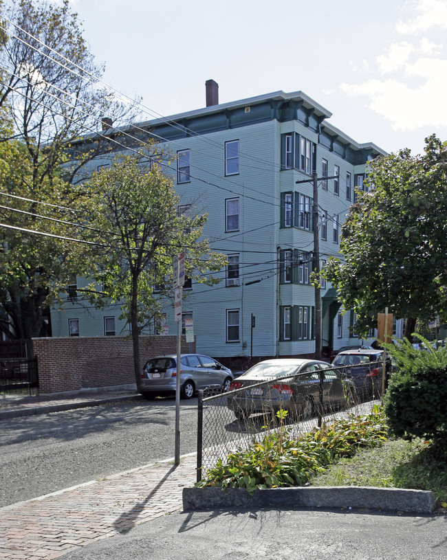 90 Norfolk St in Cambridge, MA - Foto de edificio - Building Photo