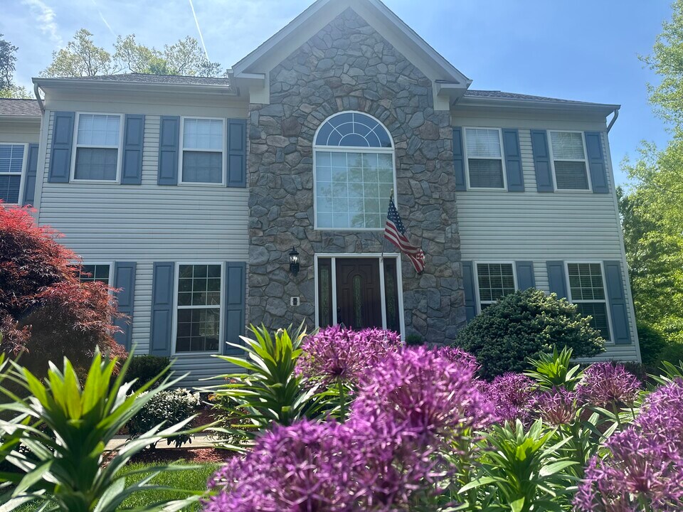 6691 Deep Hollow Ln in Manassas, VA - Building Photo