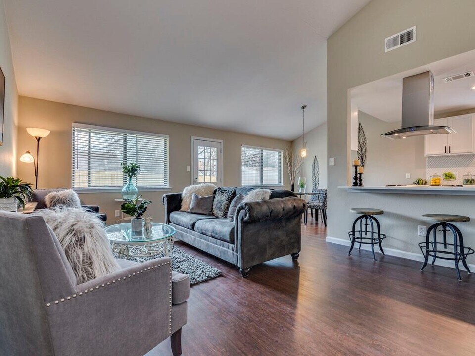 6201 Parliament Dr in Austin, TX - Building Photo