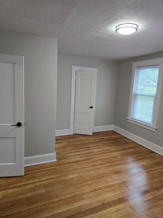 23-25 Gridley St in Bristol, CT - Building Photo