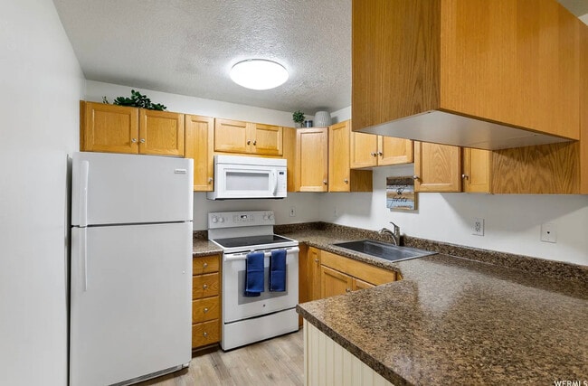 1269 Riverside Ave, Unit 14 in Provo, UT - Foto de edificio - Building Photo