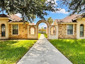 11 West Dr in Edinburg, TX - Building Photo