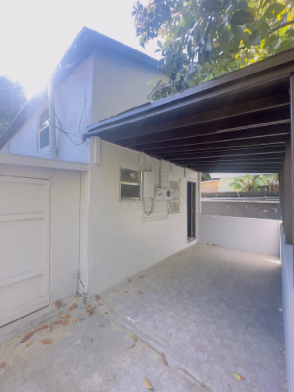 276 E 12th St-Unit -Rear in Hialeah, FL - Building Photo - Building Photo