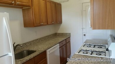 1615 Commonwealth Ave in Boston, MA - Building Photo - Building Photo