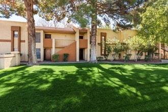 Sun Wood Senior Apartments in Peoria, AZ - Foto de edificio - Building Photo
