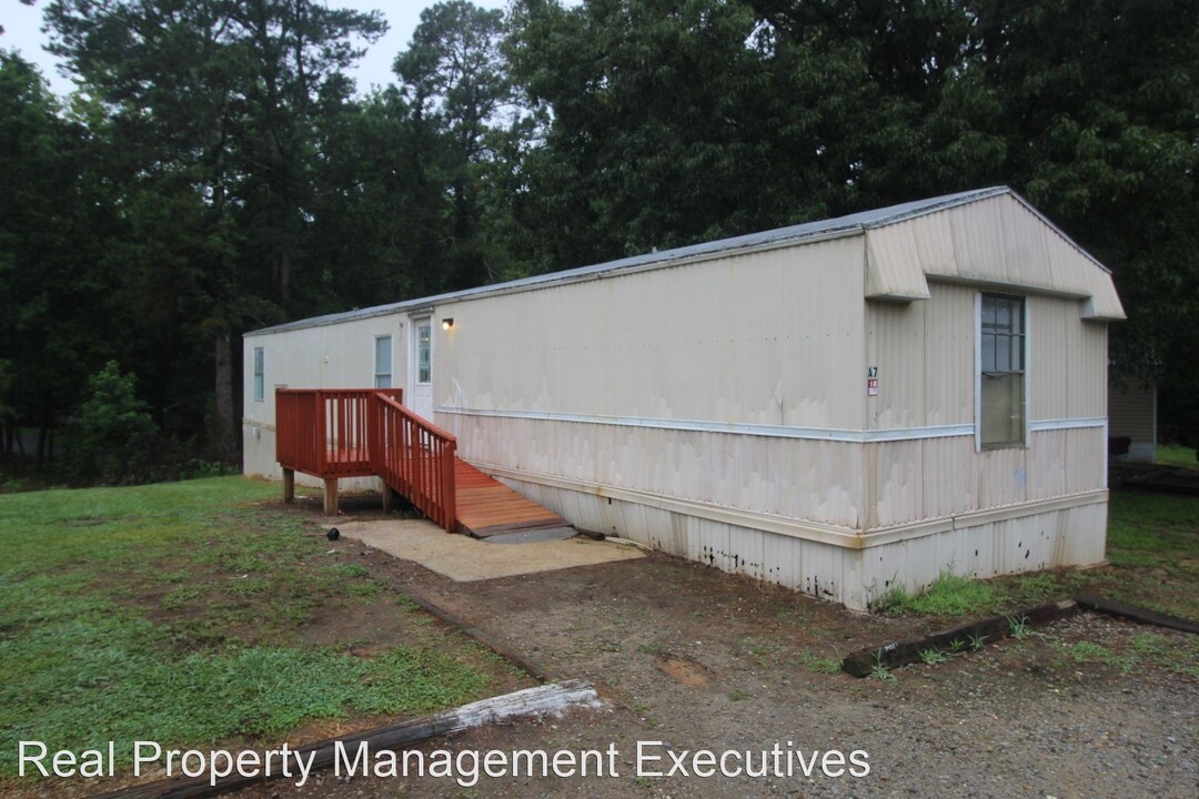 2263 Stanley Rd in Dacula, GA - Foto de edificio
