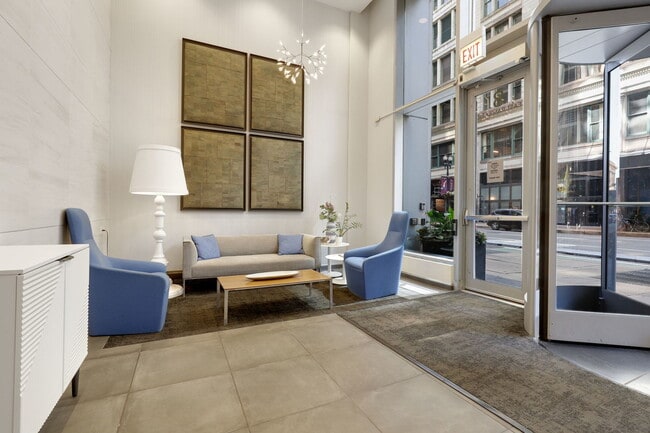 8 E Randolph St in Chicago, IL - Building Photo - Building Photo