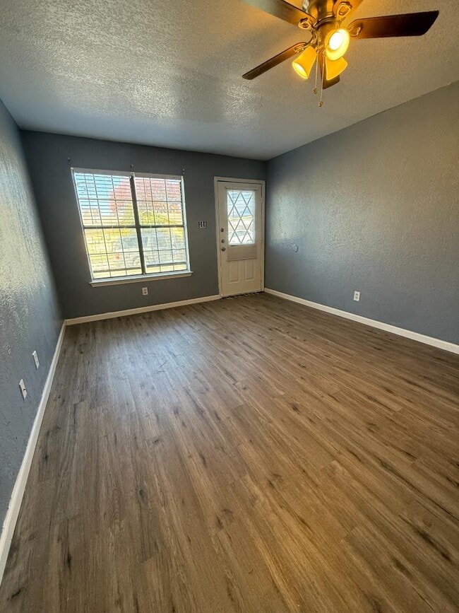 202 Fir Dale in Converse, TX - Building Photo - Building Photo