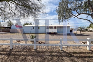 2875 W Foothill St in Apache Junction, AZ - Building Photo
