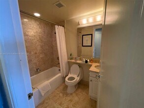 1435 Brickell Ave, Unit 3112 in Miami, FL - Building Photo - Building Photo