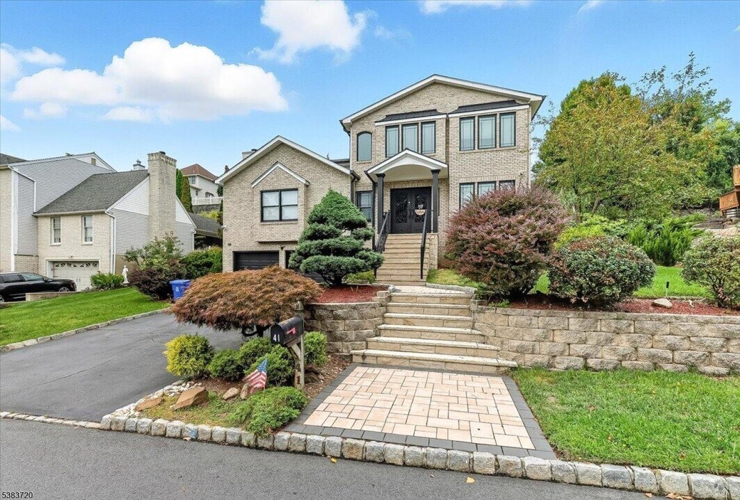 41 Stirling Terrace in Totowa, NJ - Building Photo