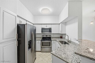 23580 Walden Center Dr in Bonita Springs, FL - Building Photo - Building Photo