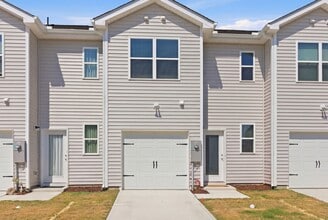 1010 Bayard Wootten Way in New Bern, NC - Building Photo - Building Photo