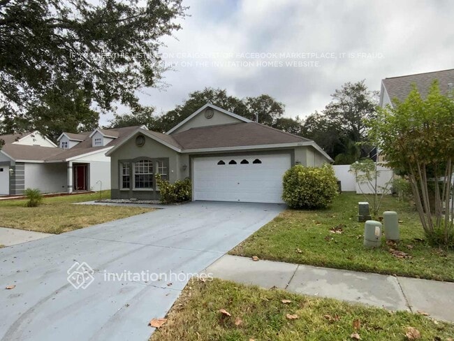 1661 Oak Spring Dr in Tarpon Springs, FL - Foto de edificio - Building Photo
