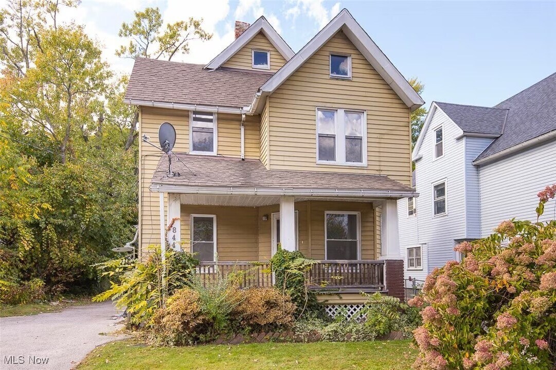 844 E 154th St in Cleveland, OH - Building Photo