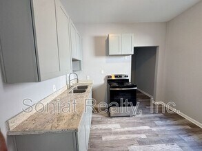 2114 Painters St in New Orleans, LA - Building Photo - Building Photo
