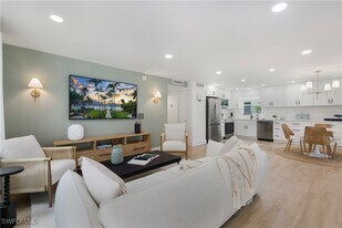 1549 Sandpiper St in Naples, FL - Building Photo