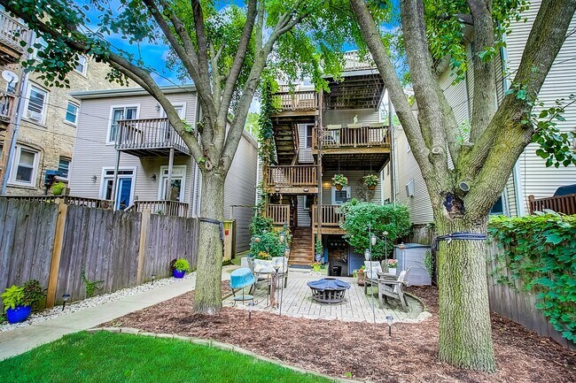 5042 N Winchester Ave, Unit Garden Apt in Chicago, IL - Building Photo - Building Photo
