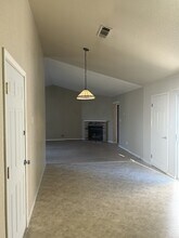 1917 Oostburg Ct in Modesto, CA - Building Photo - Building Photo
