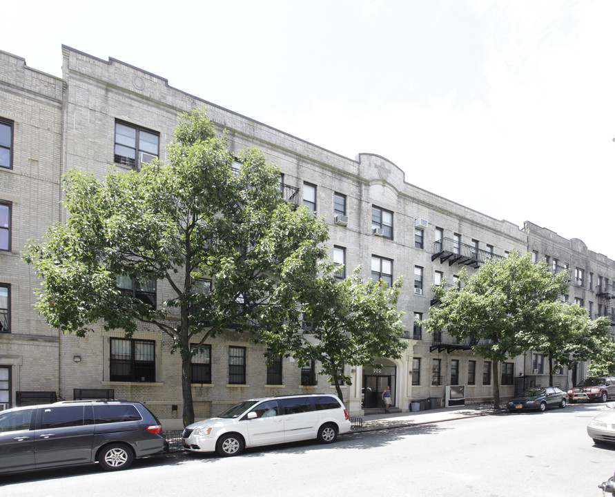 Boro Park Courts in Brooklyn, NY - Building Photo