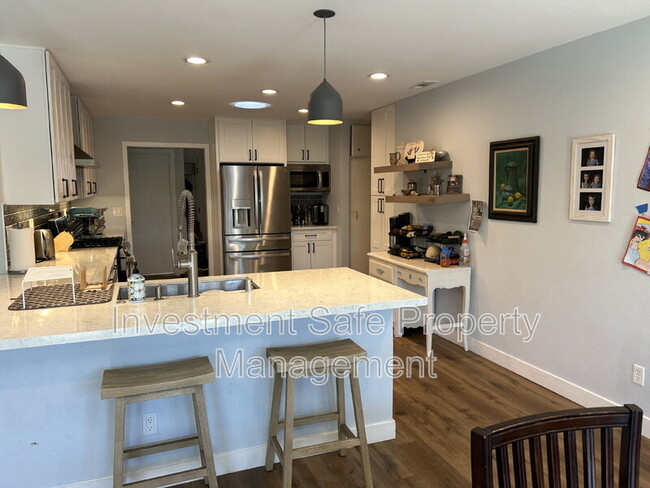 6051 Bounty St in San Diego, CA - Building Photo - Building Photo