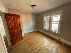413 W Dutton St, Unit Apt#3 in Kalamazoo, MI - Building Photo - Building Photo