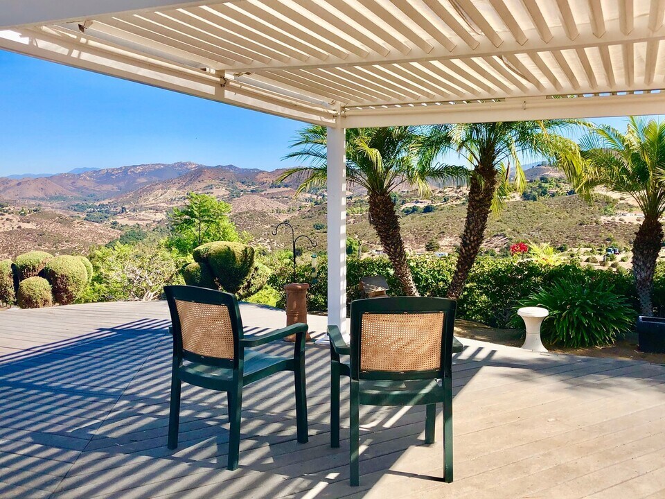 1467 Knoll Park Ln in Fallbrook, CA - Building Photo