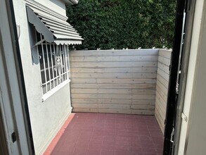 6143 W Olympic Blvd in Los Angeles, CA - Building Photo - Building Photo