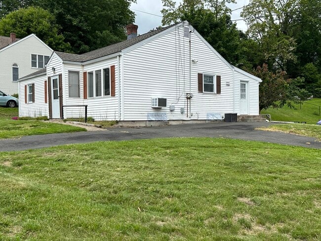 1216 New Britain Ave in West Hartford, CT - Building Photo - Building Photo