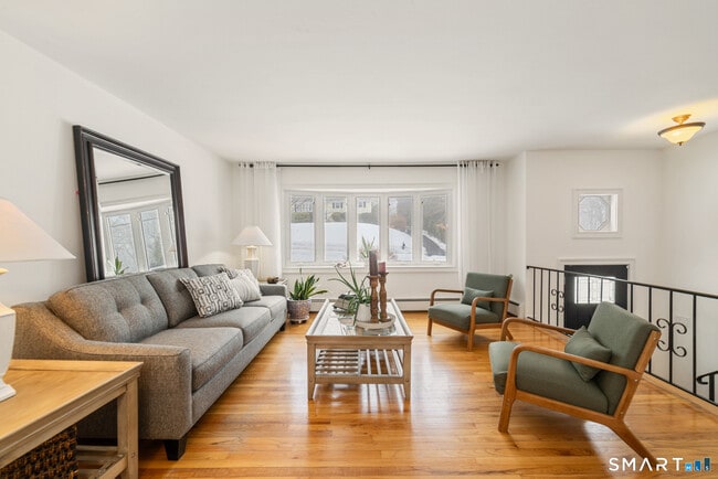 16 Cushing Dr in Danbury, CT - Building Photo - Building Photo