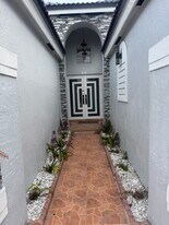 13206 NW 8th Ter in Miami, FL - Building Photo