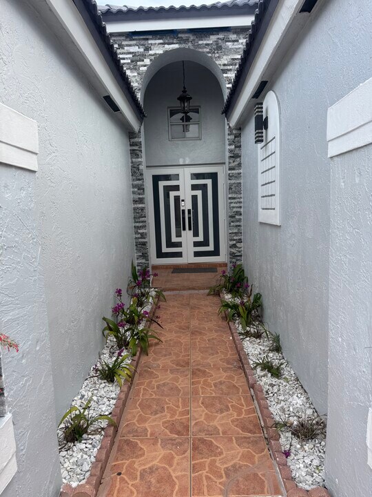 13206 NW 8th Ter in Miami, FL - Building Photo