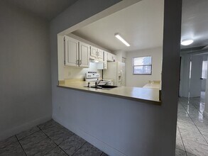 842 NE 209th St in Miami, FL - Building Photo - Building Photo