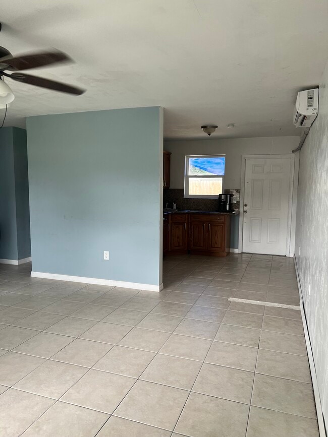 4643 Myrtle Ln, Unit 4643 Myrtle ln in West Palm Beach, FL - Foto de edificio - Building Photo