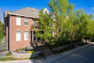 2324 Erlton Pl SW in Calgary, AB - Building Photo