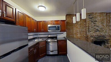251 W 26th St in New York, NY - Building Photo - Building Photo