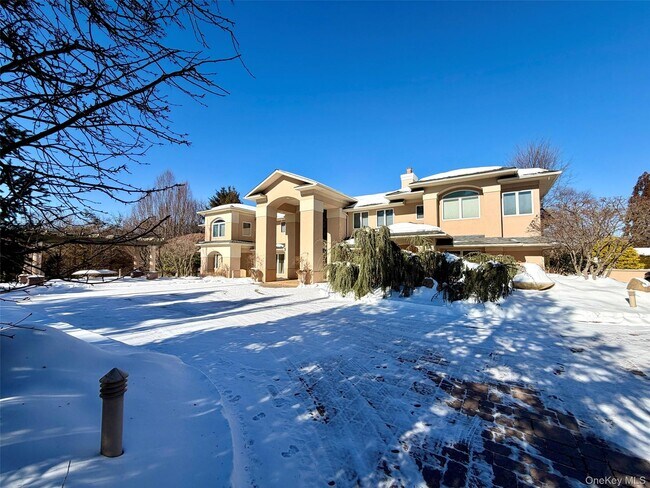 5 Glen Hill Ct in Dix Hills, NY - Building Photo - Building Photo