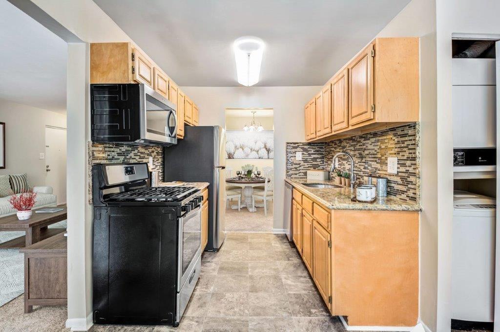Montgomery Trace Apartment Homes in Silver Spring, MD - Building Photo