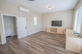 26266 Prima Way in Santa Clarita, CA - Building Photo - Building Photo