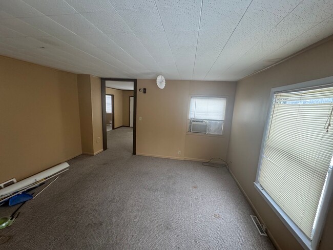 2401 Lowell Ave in Saginaw, MI - Building Photo - Building Photo