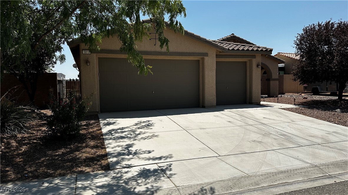 5819 Badlands Ln in Pahrump, NV - Building Photo