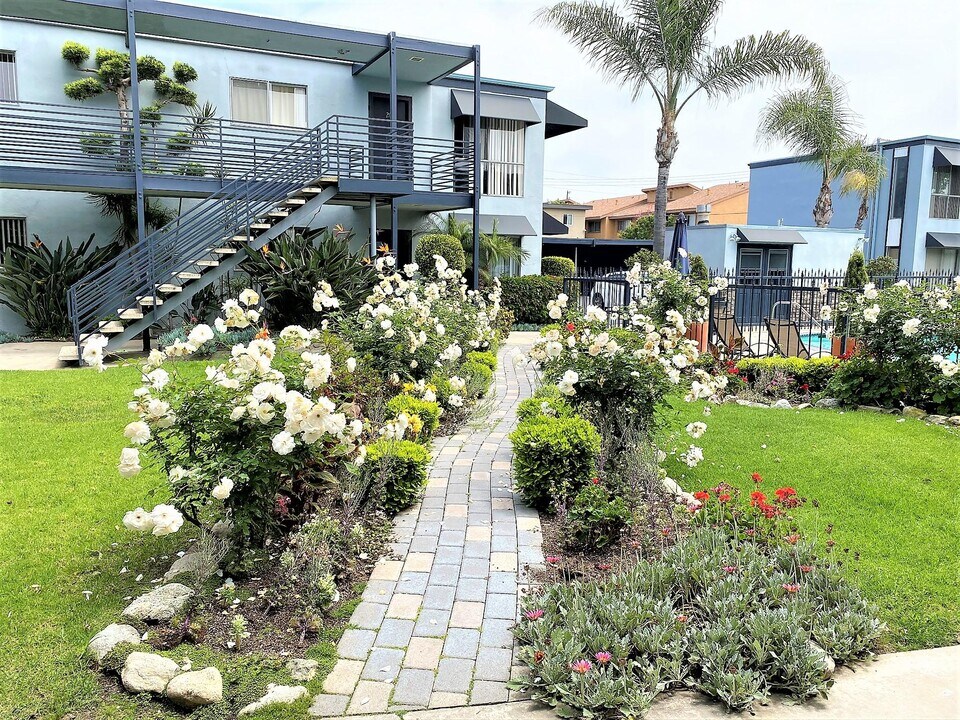 931 W 19th St in Costa Mesa, CA - Building Photo