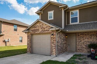 517 Jack Harris St in Gunter, TX - Building Photo - Building Photo