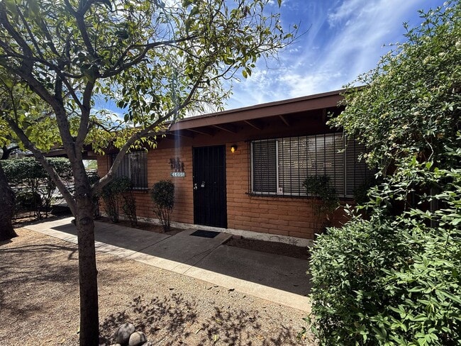 1655 N Van Buren Ave in Tucson, AZ - Building Photo - Building Photo