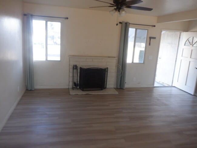 8853 Stardust Ln in Anaheim, CA - Foto de edificio - Building Photo