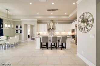 11022 Via Tuscany Ln in Miromar Lakes, FL - Foto de edificio - Building Photo