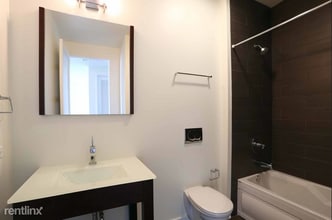 1624 W Division St, Unit 209 in Chicago, IL - Building Photo - Building Photo